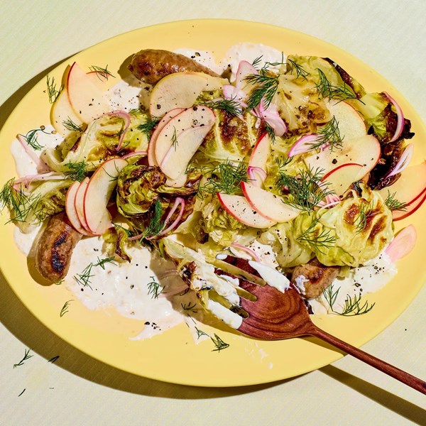 Charred cabbage with sausages and apples