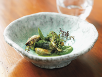 Charred salsify, parsley pistou, smoked mussels & broccoli