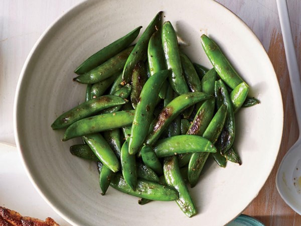Charred snap peas with creamy tarragon dressing