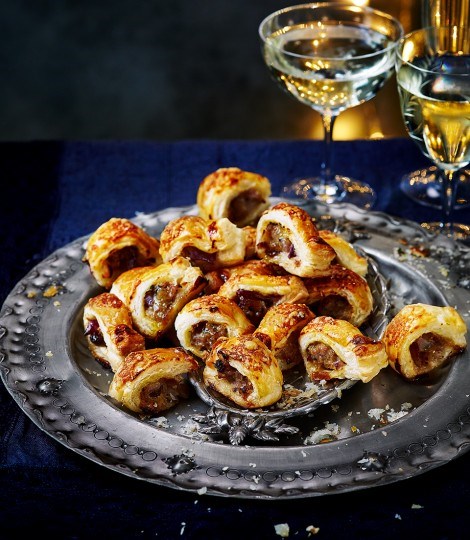 Cheddar and red onion chutney mini sausage rolls