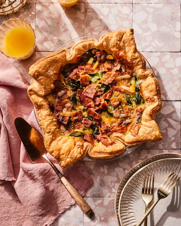 Cheddar bacon quiche with spinach 