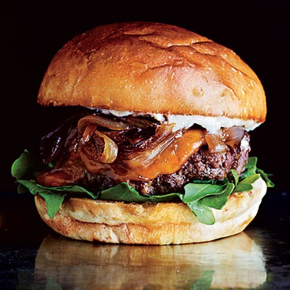 Cheddar cheeseburgers with caramelized shallots