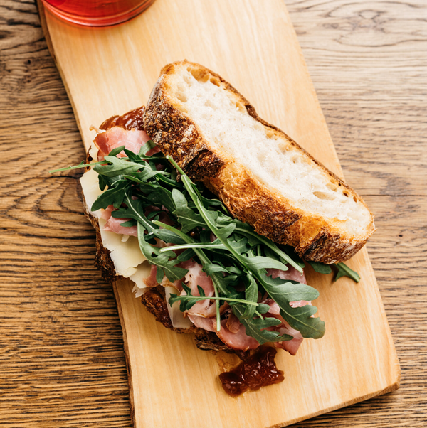Cheddar, chutney, and ham sandwich with arugula