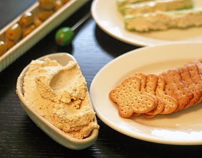 Cheddar horseradish spread