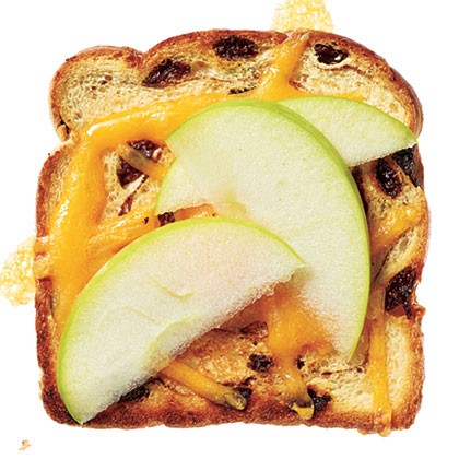 Cheddar 'n' apple cinnamon-raisin toast