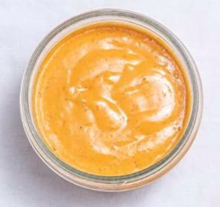 Cheddar sauce with confit onions