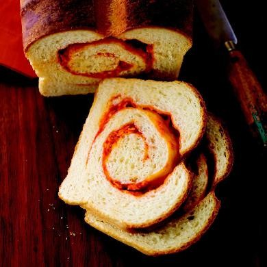 Cheddar-Sriracha swirl bread