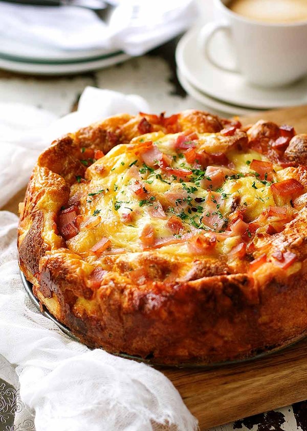 Cheese & bacon breakfast casserole (Strata)