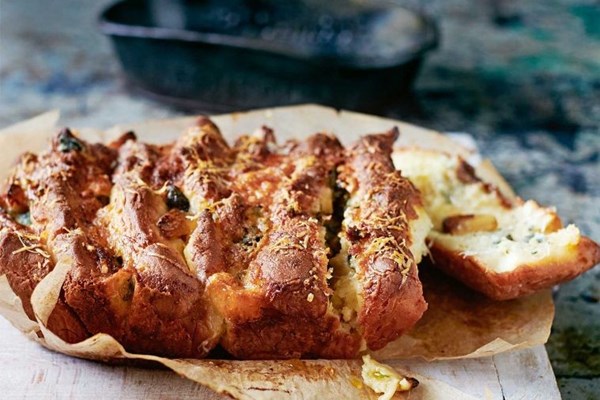 Cheese & garlic pull apart