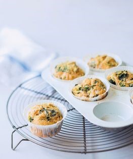 Cheese & spinach muffins with a pinch of paprika