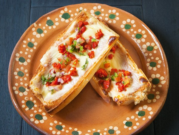 Cheese and beans on toast (Molletes)