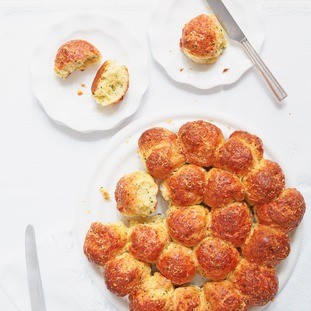 Cheese and garlic tear-and-share scones