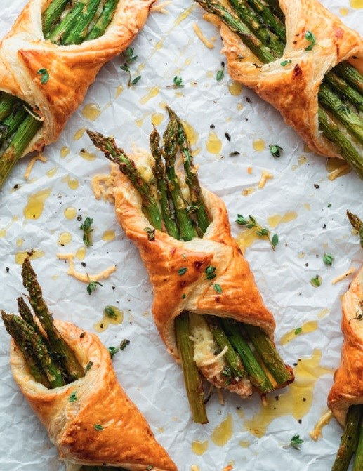 Cheese and green asparagus puff pastry (Feuilletés au fromage et asperges vertes)