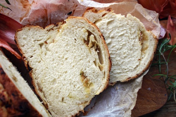 Cheese and onion bread with garlic and rosemary