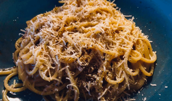 Cheese and pepper pasta (Cacio e pepe)