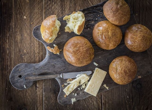 Cheese and saffron rolls