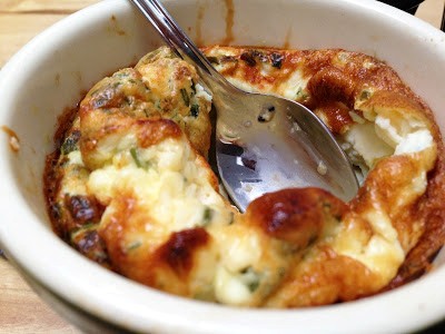 Cheese and spinach baked eggs pots