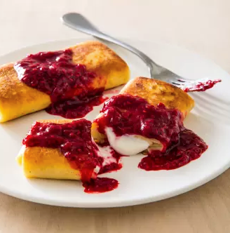 Cheese blintzes with raspberry sauce