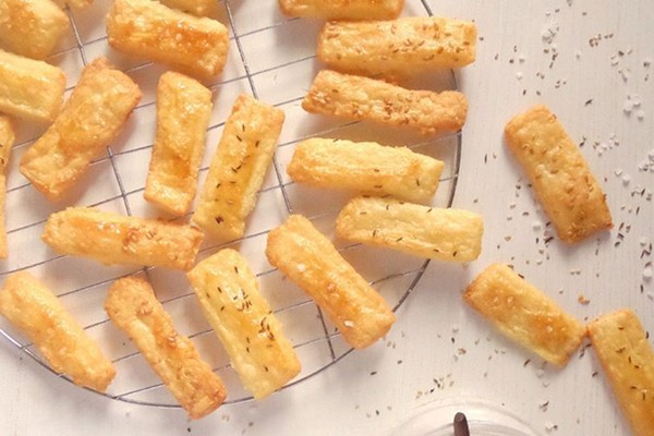 Cheese caraway crackers