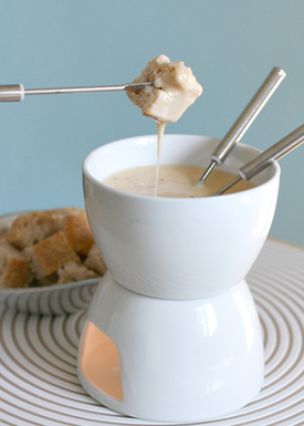 Cheese fondue with chipotle and tequila