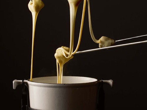 Cheese fondue with sherry and cloves