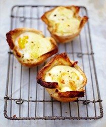 Cheese, ham and egg sandwich muffins (Croque madame muffins)
