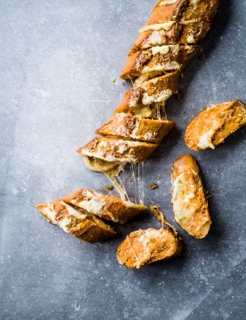 Cheese, onion & Sriracha garlic bread