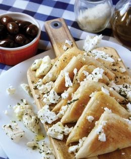Cheese pie triangles (Tyropitakia)