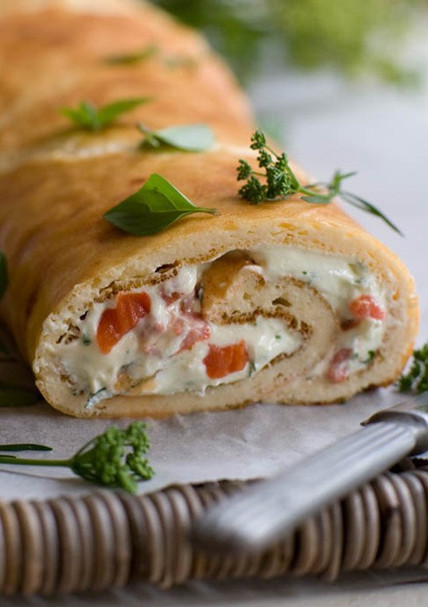 Cheese roulade with herbed goat's cheese & grilled red capsicum