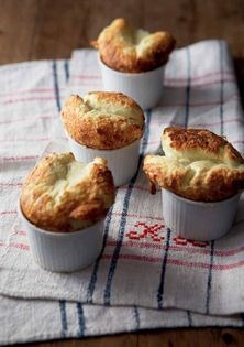 Cheese soufflé (Soufflé au fromage)