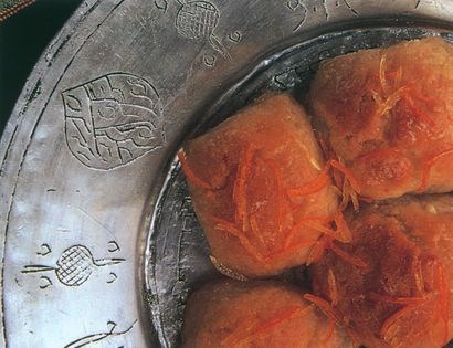 Cheese sponges in syrup (Peynir tatlisi)