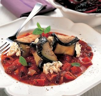 Cheese-stuffed aubergines with tomato sauce