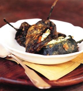 Cheese-stuffed peppers (Pipirizas con queso)