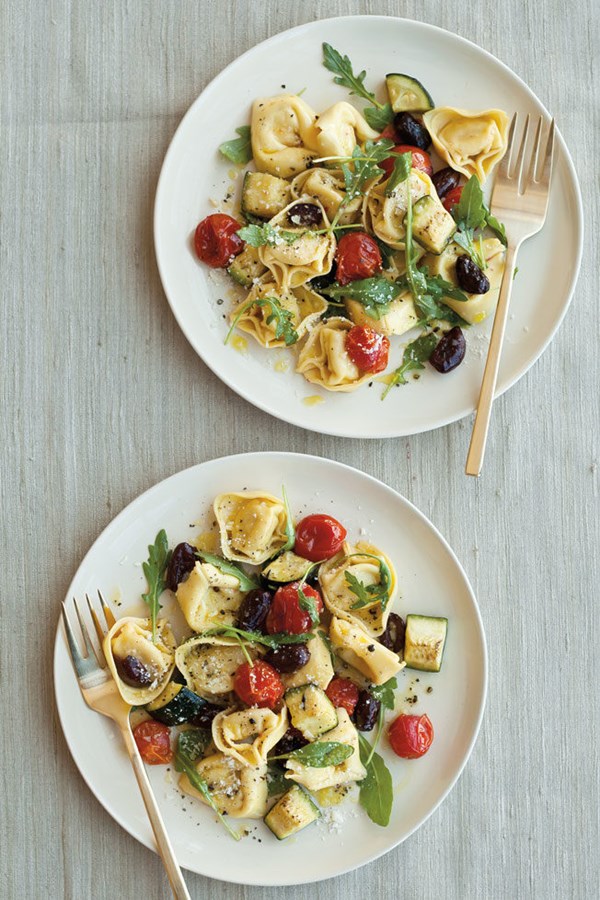 Cheese tortellini with roasted vegetables and arugula