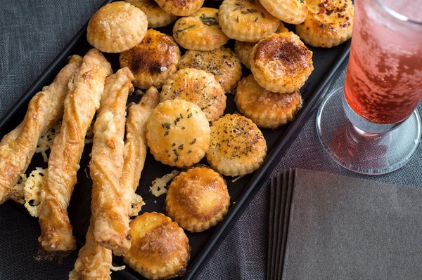 Cheese wafers or straws