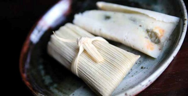 Cheese with roasted chile tamales (Tamales de queso con rajas)