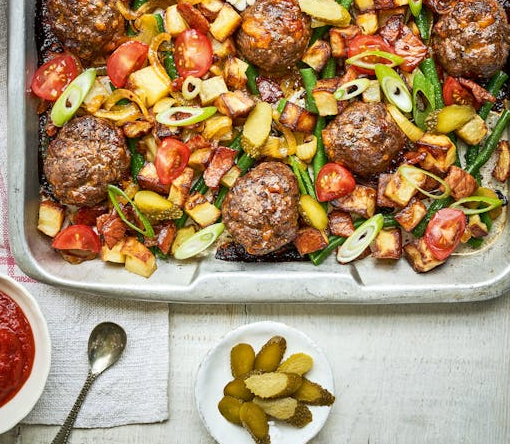 Cheeseburger balls with loaded chippies