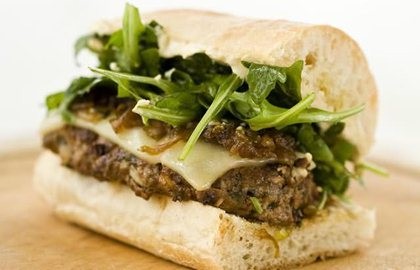 Cheeseburger with caramelised onions