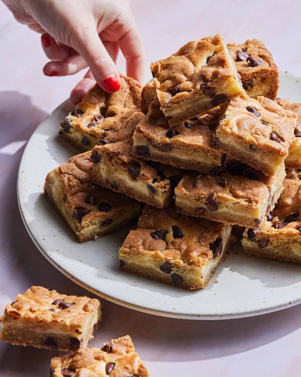 Cheesecake cookie bars