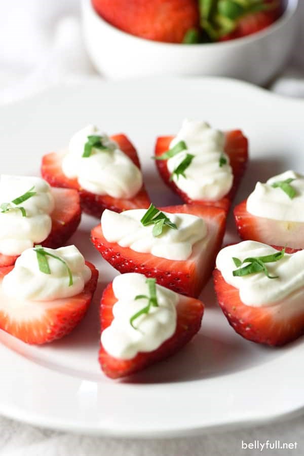 Cheesecake mousse strawberries