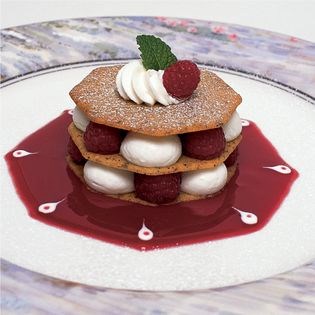 Cheesecake soufflé with summer strawberries