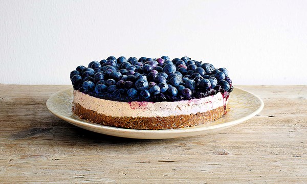 Cheesecake with blueberries