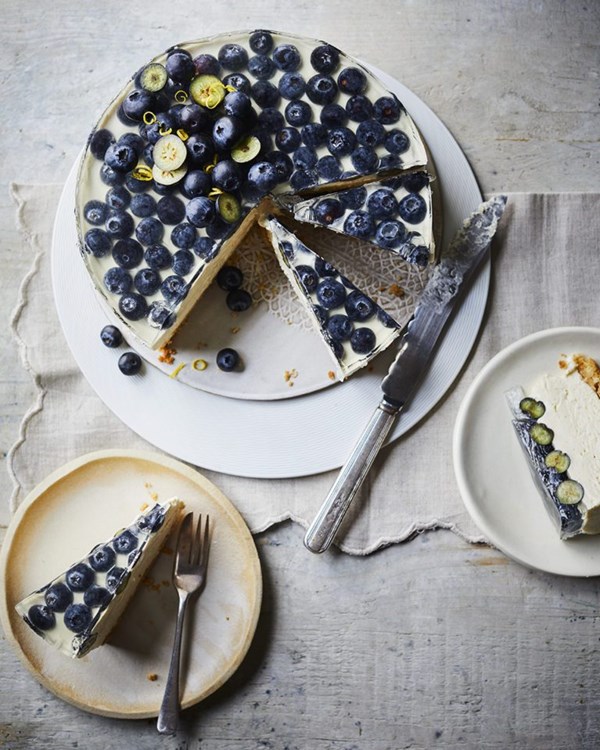 Cheesecake with blueberry G&T jelly