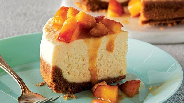 Cheesecake with macerated peaches