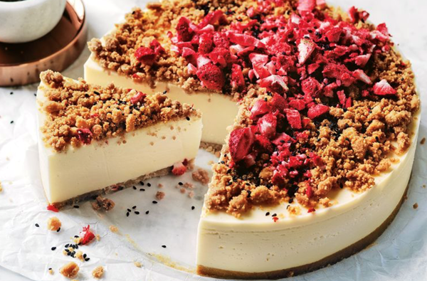 Cheesecake with strawberry crumble topping