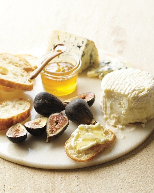 Cheeses with fennel-infused honey and fruit
