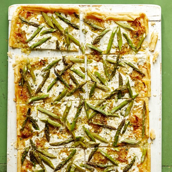 Cheesy asparagus tart