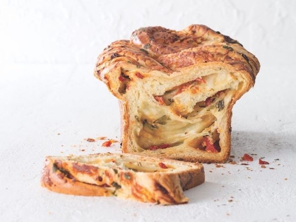 Cheesy babka with sun-dried tomatoes