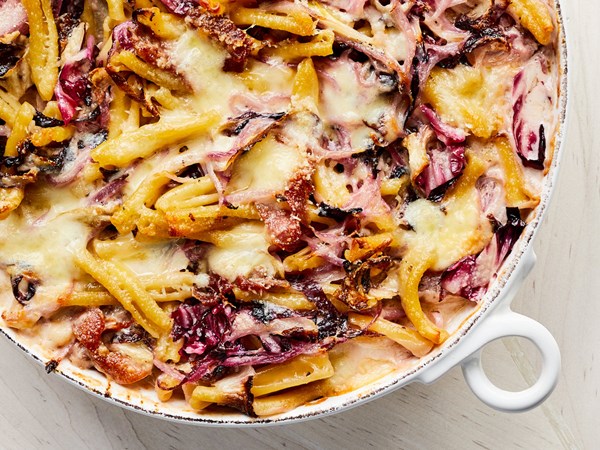 Cheesy baked pasta with radicchio