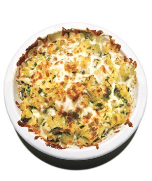 Cheesy baked pasta with spinach and artichokes